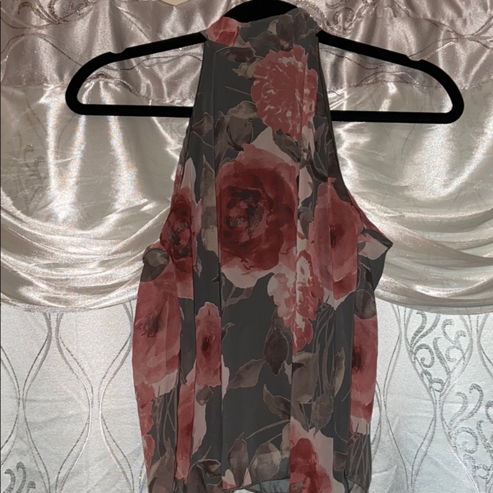 🌸EUC FASHION NOVA summer high neck sleeveless top